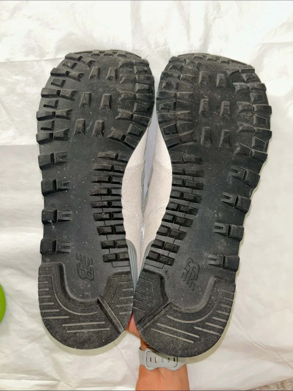 LIKE NEW Men's New Balance Classic 574 Suede Mesh Retro Sneakers